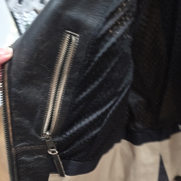 Harley-Davidson Black Leather Jacket - Picture 4 of 5